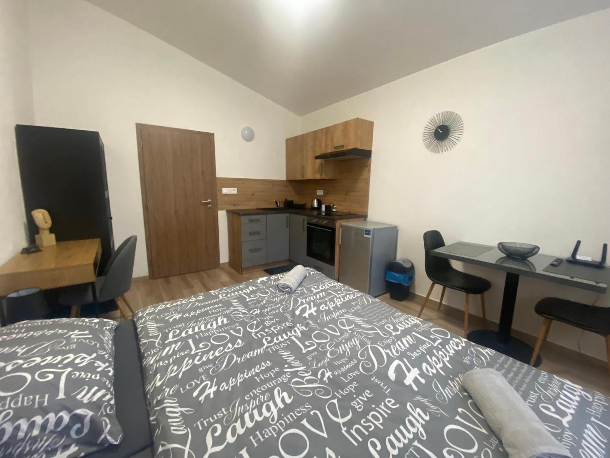 Cerna Ruze - Apartman 7 Pilzno Zewnętrze zdjęcie