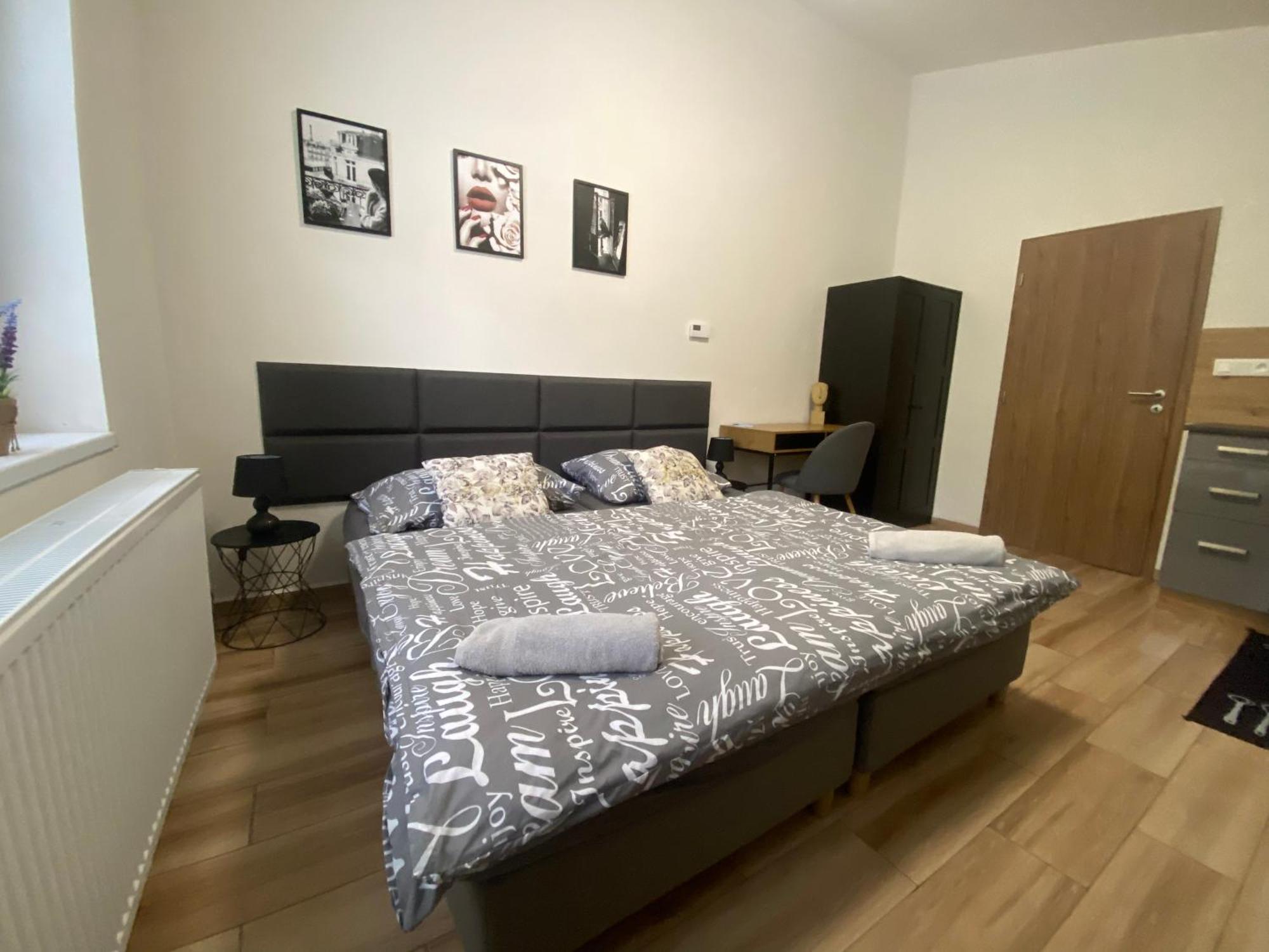 Cerna Ruze - Apartman 7 Pilzno Zewnętrze zdjęcie