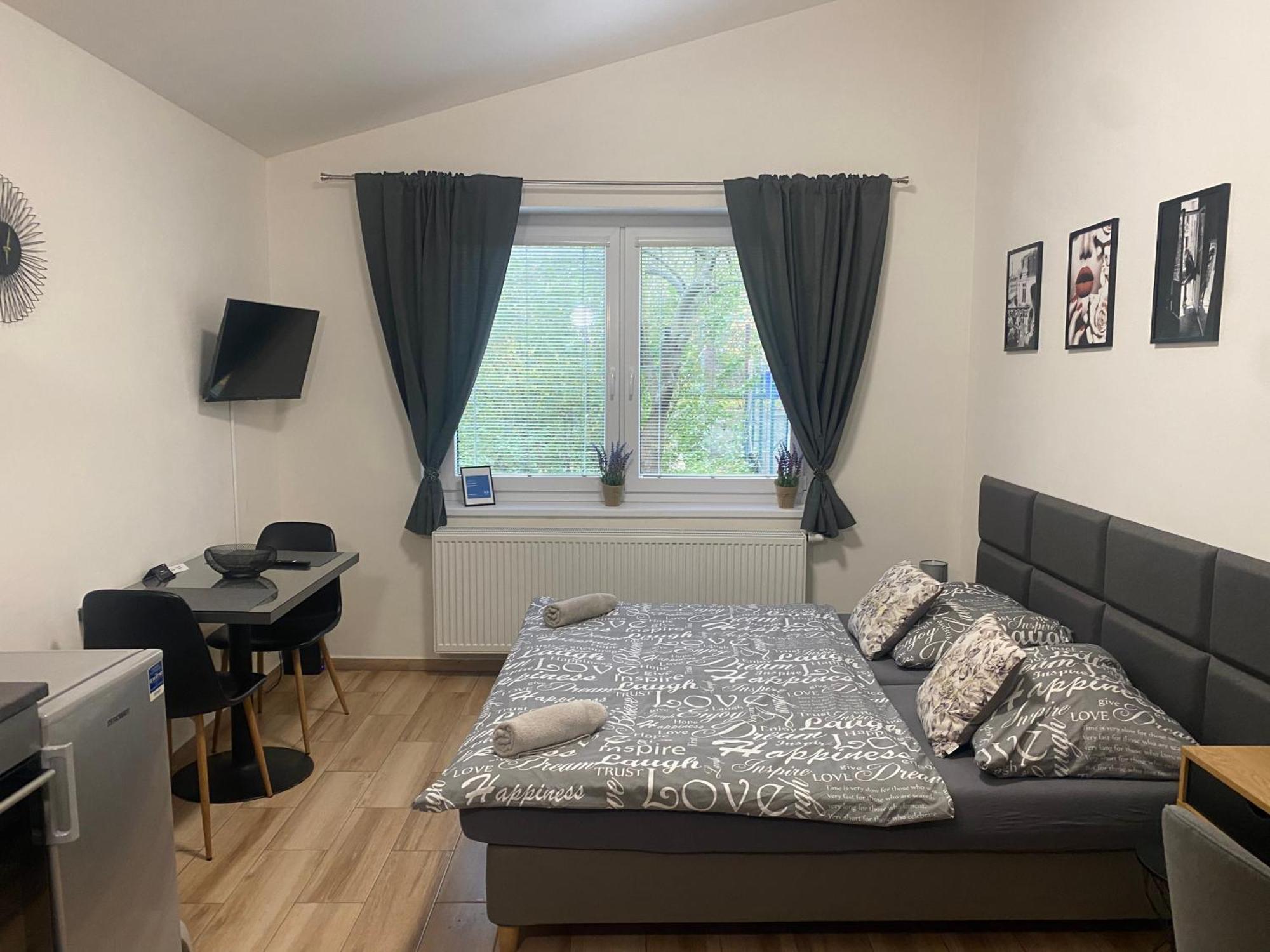 Cerna Ruze - Apartman 7 Pilzno Zewnętrze zdjęcie