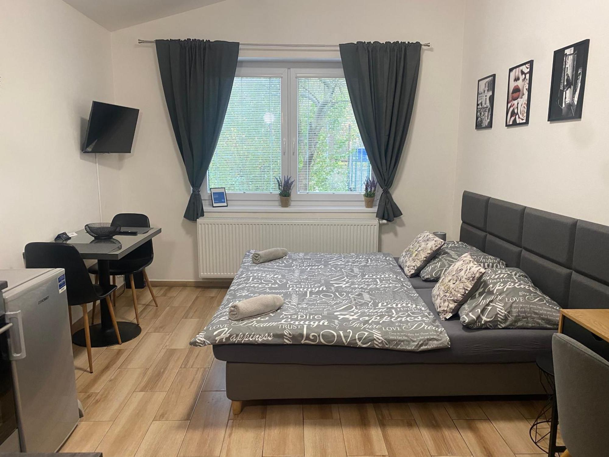 Cerna Ruze - Apartman 7 Pilzno Zewnętrze zdjęcie